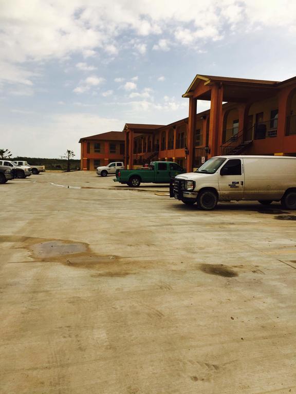 Texan Inn And Suites Tilden Екстер'єр фото