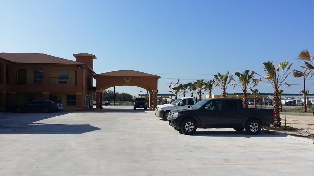 Texan Inn And Suites Tilden Екстер'єр фото