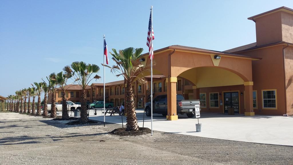 Texan Inn And Suites Tilden Екстер'єр фото