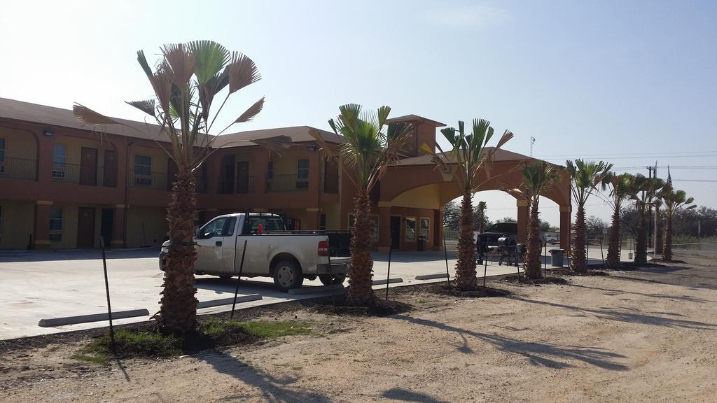 Texan Inn And Suites Tilden Екстер'єр фото